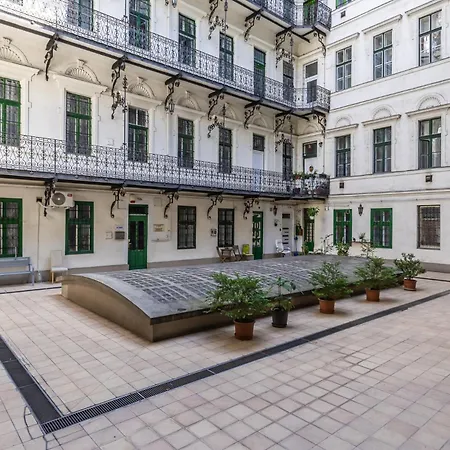 Charming In Apartament *