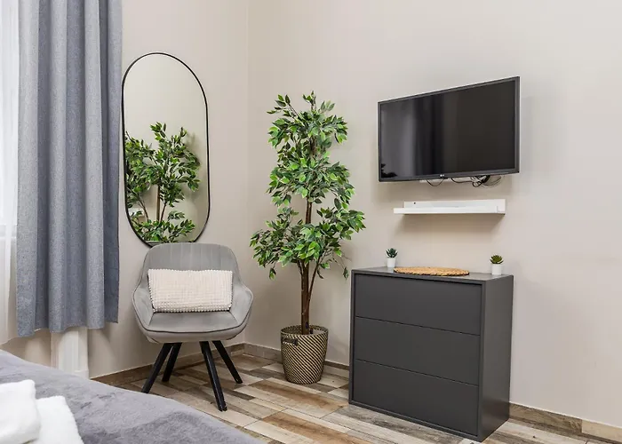 Charming In Budapesta