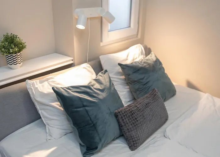 Charming In Budapesta