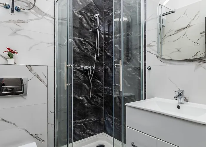 Charming In Budapesta