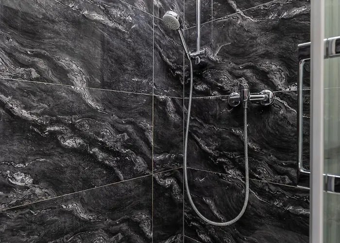 Charming In Budapesta