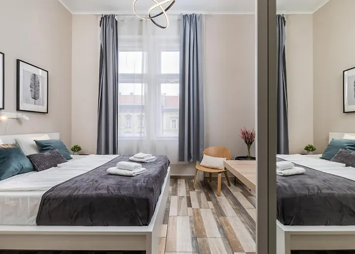 Charming In Budapesta