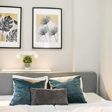 Charming In Budapešť