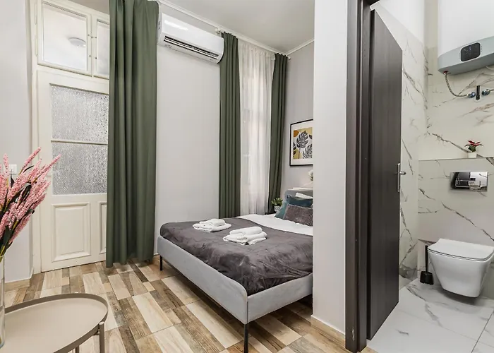 Apartment Charming In Budapest